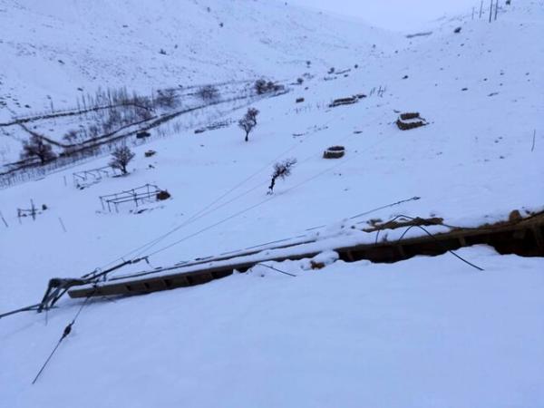 برف برق 60 روستای کهگیلویه و بویراحمد را قطع کرد