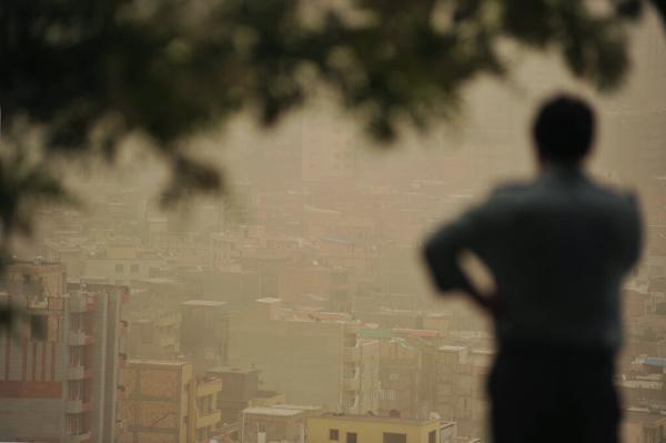 جولان گرما طی دو روز آینده در تهران ، اهالی غرب و جنوب تهران در معرض گرد و خاک